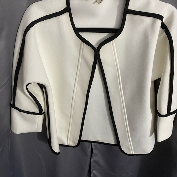 Beautiful elegant blazer white with black. - Picture 2 of 3